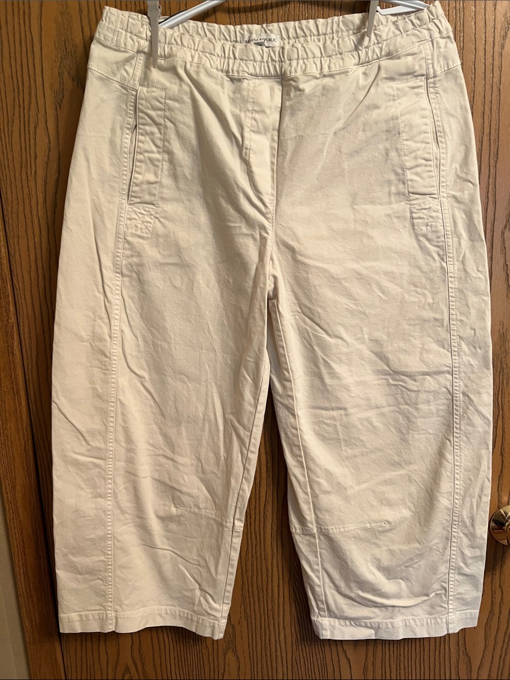 Banana Republic 98% Cotton 2% Spandex Barrel Pants.    Petite Large.